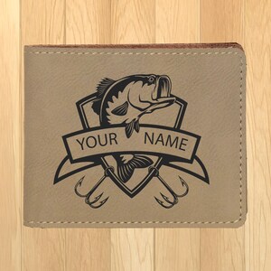 Cartera de cuero personalizada para pesca de lubina, regalo para el Día del Padre para pescadores, regalo personalizado para amantes de la pesca de lubina, cartera de cuero con bandera estadounidense.