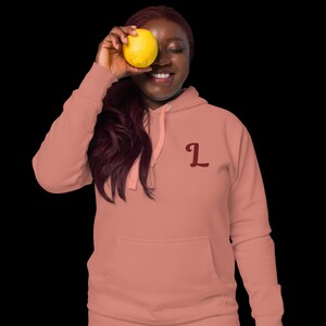 Moletom com capuz com letra cursiva inicial - Moletom com letra cursiva personalizada - Pulôver unissex personalizado - Presente minimalista elegante para ele e para ela