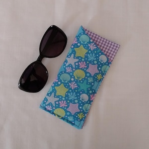 Étui à lunettes rembourré souple - COQUILLAGES et étoiles de mer - Etui à lunettes / lunettes de soleil - Fait main en Angleterre