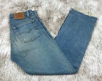 Vintage Levi's 501 Jeans Blue Straight Cut Denim W 28 Made in USA