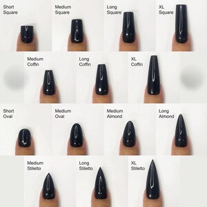 Puede incluir: Una colecci&oacute;n de u&ntilde;as postizas negras en varias formas y longitudes, incluyendo Short Square, Medium Square, Long Square, XL Square, Medium Coffin, Long Coffin, XL Coffin, Short Oval, Medium Oval, Medium Almond, Long Almond, Medium Stiletto, Long Stiletto y XL Stiletto.