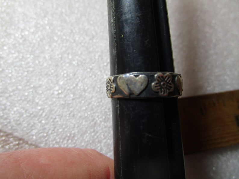 Size 8 Sterling Silver ring Mexico stamped dot 925 Flowers and Hearts