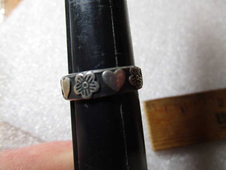 Size 8 Sterling Silver ring Mexico stamped dot 925 Flowers and Hearts