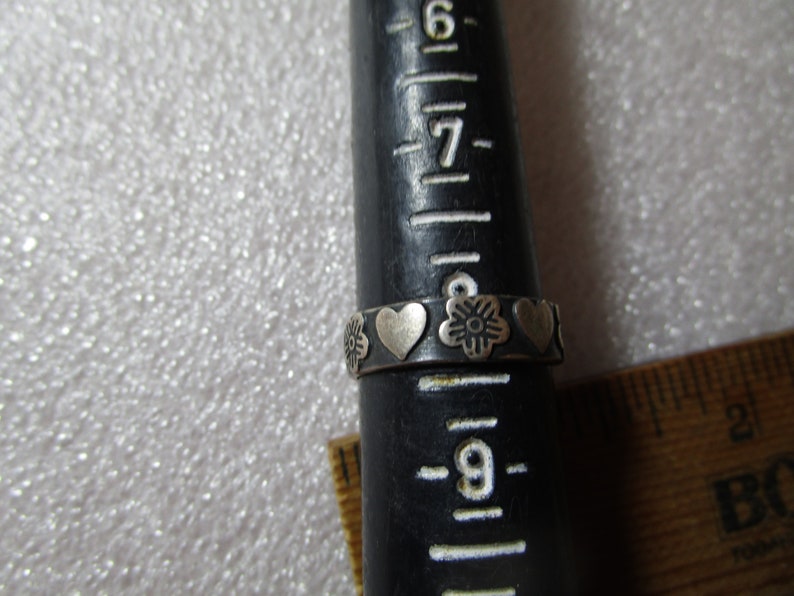 Size 8 Sterling Silver ring Mexico stamped dot 925 Flowers and Hearts