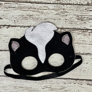 Woodland Skunk Felt Mask for Kids – Perfect Party Accessory & Halloween Costume