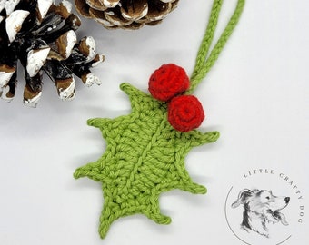 Holly crochet pattern, single leaf hanging Christmas decoration for home, US & UK crochet terms, small festive berry Xmas bauble ornament