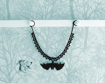 Bat Choker Crochet Pattern, Spooky Halloween Thread Jewellery, US and UK Crochet Terms, Witchy, Goth, Alternative