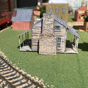 HO Scale 1820s John Olive Cabin: Model Railroad Diorama Display