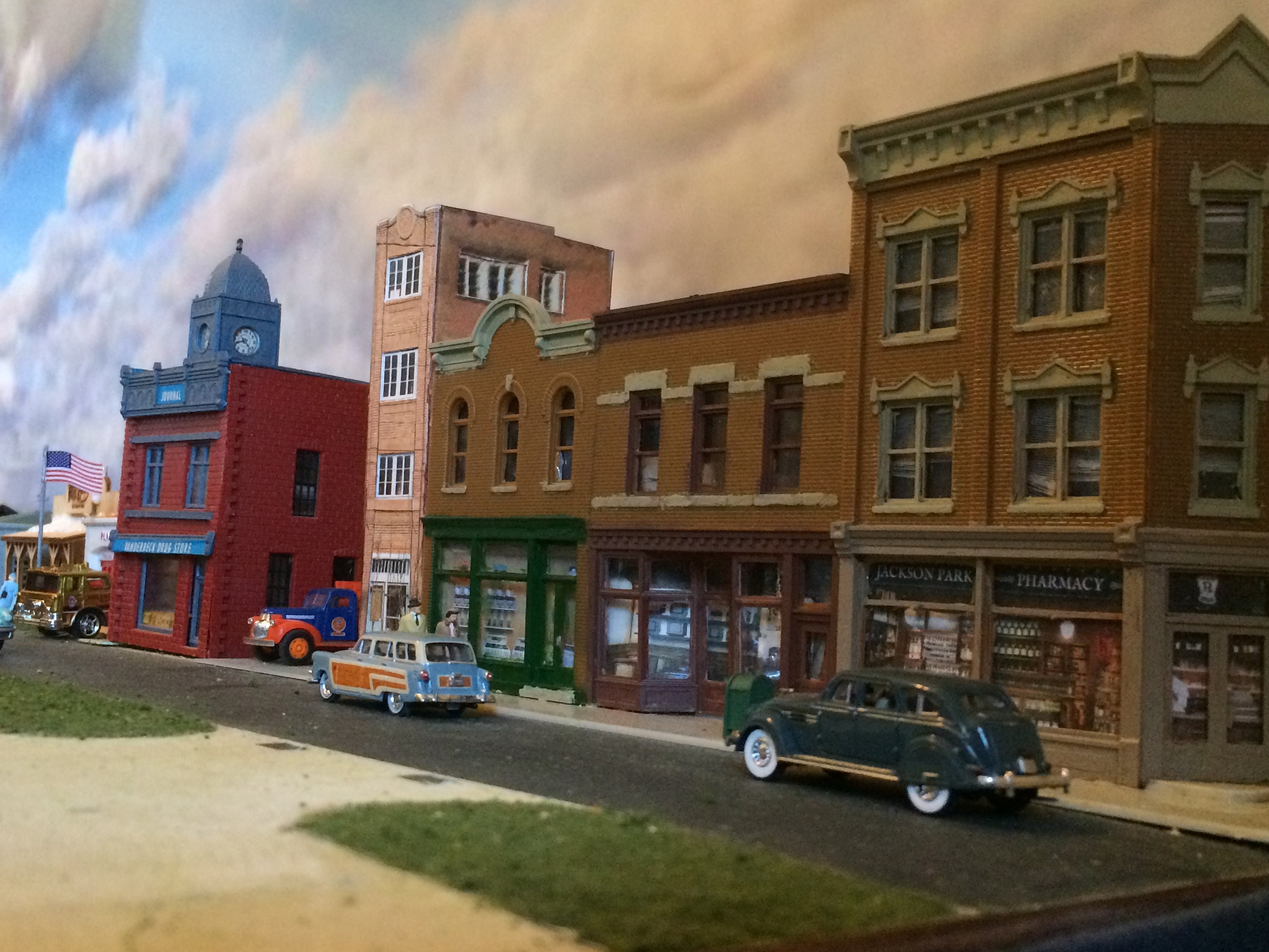 HO Scale 1:87 Historical House Model – Gray Plastic Building – Miniature Diorama
