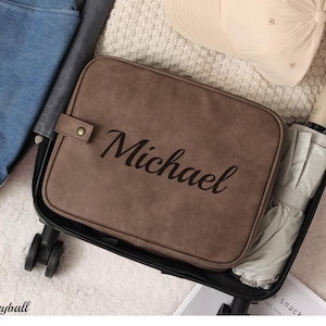 Personalized LEATHER TOILETRY BAG Dopp Kit Hangings Travel Accessories Groomsmen Gift for Him Dad Men Birthday Boyfriend Custom Engraved