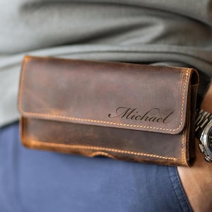 Étui de téléphone personnalisé en cuir avec clip de ceinture pochette fermeture magnétique cadeau de garçon d'honneur gravé personnalisé pour papa homme grand-père lui