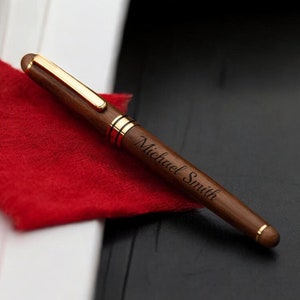 STYLOS personnalisés en bois de noyer, cadeau de fête des pères gravé de l'obtention du diplôme pour papa sa maman lui grand-père hommes professeur garçons d'honneur retraite