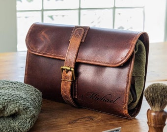 Personalized LEATHER TOILETRY BAG Hanging Dopp Kit Tote Mens Travel Bags Custom Engraved Groomsmen Gifts for Dad Him Boyfriend Fathers Day