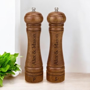 Personalized SALT & PEPPER SHAKER Grinder Kitchen Chef Housewarming Cooking Groomsmen Gift for Her Mom Women Dad Men Grandpa Custom Engraved