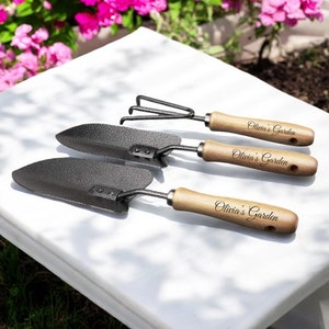 Personalized GARDENING TOOLS SET Garden Flower Home Housewarming Gift for Mom Her Women Dad Men Retirement Birthday Grandpa Custom Engraved
