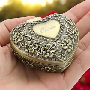 Personalized JEWELRY BOX for Women Holder Case Bridesmaid Birthday Gift for Her Mom Wife Anniversary Engagement Bridal Wedding Custom