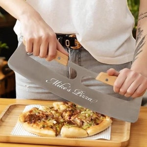 Personalized PIZZA CUTTER ROCKER Wheel Peel Cooking Baking Kitchen Housewarming Groomsmen Gift for Him Dad Men Her Women Mom Custom Engraved