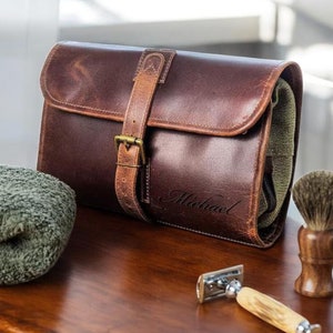 Personalized LEATHER TOILETRY BAG Dopp Kit Hanging Mens Travel Accessories Custom Engraved Groomsmen Fathers Day Gift for Dad Him Grandpa