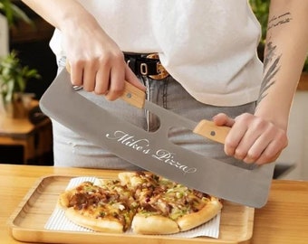 Cortador de pizza personalizado con balancín, regalo ideal para el hogar, el hogar, la cocina, los amantes de la pizza, para él, para ella, para mamá, para papá, para hombres, para cumpleaños, bodas, personalizado para el Día de la Madre.