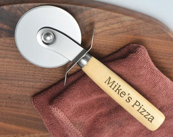 Personalized PIZZA CUTTER Custom Engraved Wheel Axe Peel Kitchen Cooking Groomsmen Gifts for Dad Him Men Boyfriend Gifts for Her Women Mom