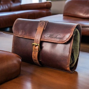 Personalized LEATHER TOILETRY BAG Hanging Dopp Kit Tote Mens Travel Bags Custom Engraved Groomsmen Gifts for Dad Him Boyfriend Fathers Day