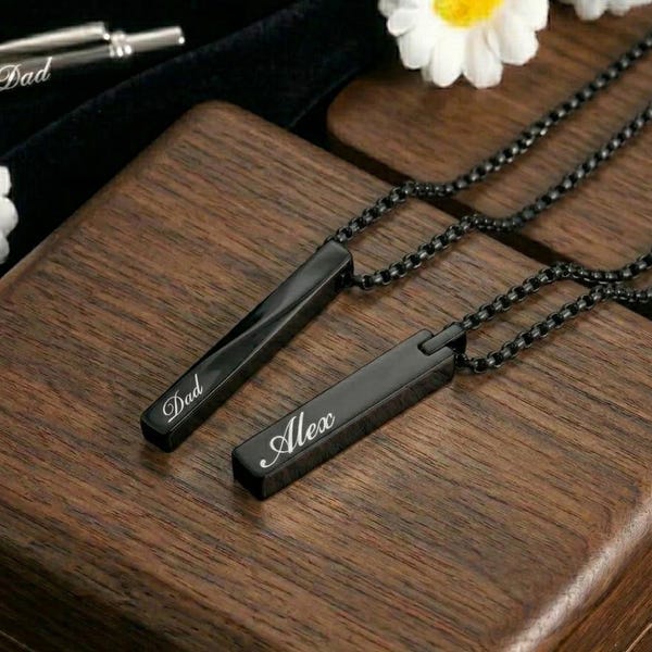 Colar personalizado com pingente em formato de cubo torcido, ideal para homens e mulheres. Joia de aniversário, presente perfeito para ele, para ela, para a mãe ou para o namorado. Gravação personalizada.