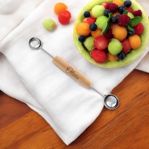 Personalized MELON BALLER Scooper Scoop Utensil Tool Peeler Grater Gift for Her Mom Women Kitchen Dining Cooking Cook Home Gift Grandpa Name