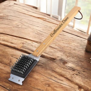 Personalized GRILL BRUSH Scraper Cleaning Barbeque BBQ Utensil Tool Kitchen Cooking Cook Home Groomsmen Gift for Him Dad Men Mom
