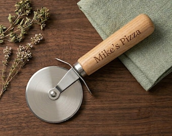 Personalized PIZZA CUTTER Wheel Axe Peel Roller Kitchen Cooking Groomsmen Birthday Gift for Him Dad Men Gift for Her Mom Women Fathers Day