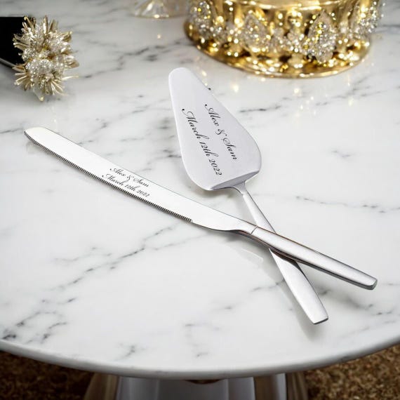 Couteau à Gâteau De Mariage Avec Croix Et Anneaux - Personnalisation Noms Et Date Offerte