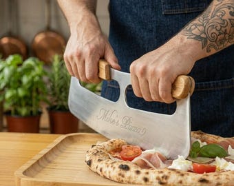 Gepersonaliseerde PIZZA CUTTER ROCKER Home Chef Housewarming koken Pizza minnaar cadeau voor hem Haar moeder vader mannen verjaardag bruiloft vaders dag aangepast