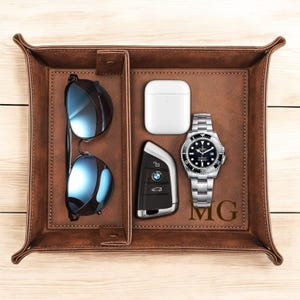 Personalized Leather VALET TRAY Catchall Organizer Custom Engraved Wallet Keys Watch Jewelry Groomsmen Fathers Day Gift for Dad Him Grandpa