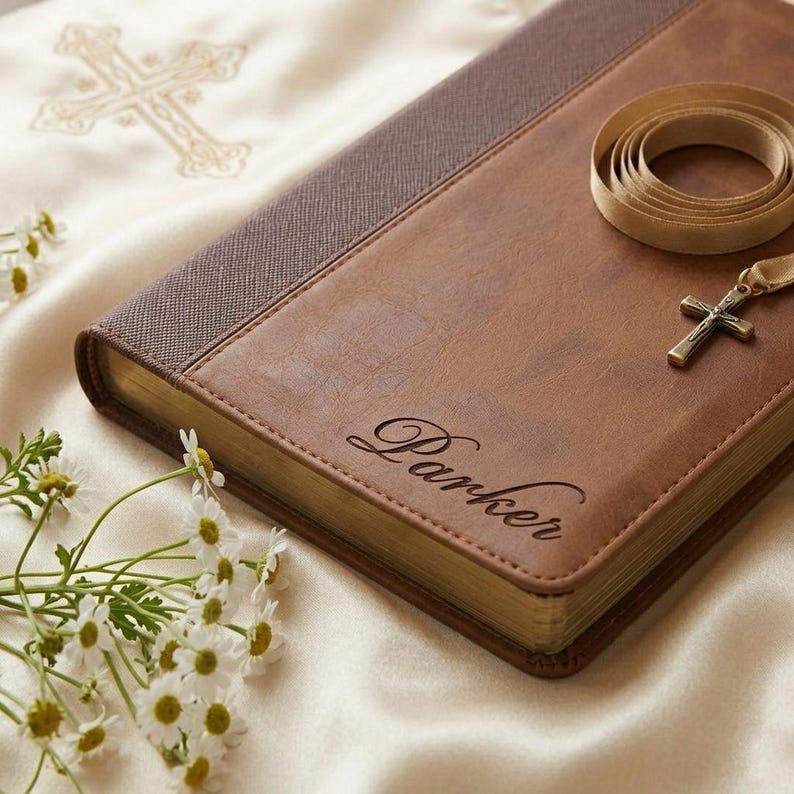 Personalized Leather NIV BIBLE Christian Graduation Gift for Him Dad Men Her Mom Women Wedding Easter Pastor Keepsake Custom Engraved afbeelding 4
