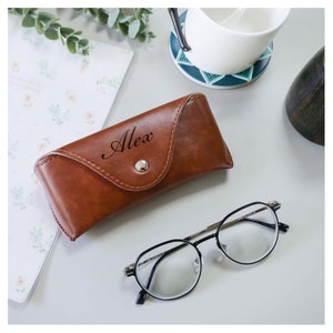Personalized GLASSES CASE Sunglasses Holder Eyeglass Leather Carrying Pouch Groomsmen Gift for Mom Dad Men Her Women Grandpa Custom Engraved