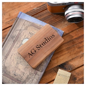 Personalized BUSINESS CARD HOLDER Case Wood Groomsmen Gift for Him Dad Men Gift for Her Mom Women Mom Birthday Boyfriend Custom Engraved