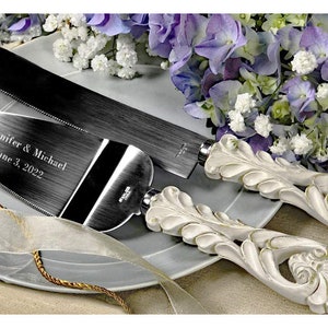 Juego de cortadores de pastel de boda personalizado, cuchillo para servir blanco floral, cuchillo minimalista rústico vintage tradicional, grabado personalizado
