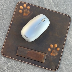 Tappetino per mouse in vera pelle fatto a mano, stile artigianale, morbido, vintage, con stampa a forma di zampa di cane, gatto, arte Ari
