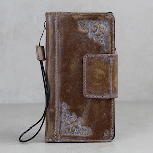 Funda de cuero vintage hecha a mano para Samsung Galaxy. Compatible con S25, S24, S23, S22, S21, S20, Note 10, A71, A52. Cierre magnético.