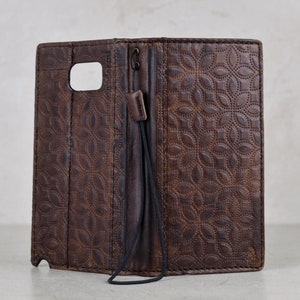 Funda de piel auténtica hecha a mano para Apple iPhone 16 15 14 13 12 Pro Max SE, ranuras para tarjetas con diseño en relieve ornamentado, ranuras para tarjetas, ARICHI