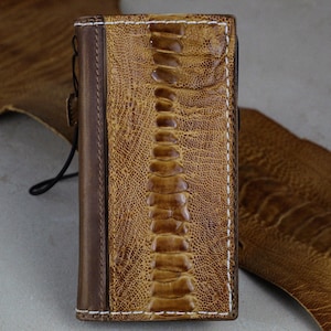 Funda para teléfono de piel de avestruz auténtica de ARICHI: cosida a mano, estilo vintage, ranuras para tarjetas, funda tipo billetera marrón tostado para la serie Samsung Galaxy