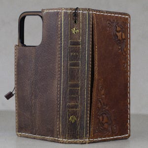 ARICHI Handmade Vintage Tan Leather iPhone Case with Floral Embossing, Magnetic Detachable Cover, Card Slots – Book Style Wallet