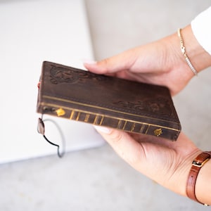 Genuine Leather Case For Google Pixel 9 8 7 6 5 4 Pro XL Fold 9A 8A 7A 6A Bible Book Cover Wallet Stamped Decorations Magnetic Removable