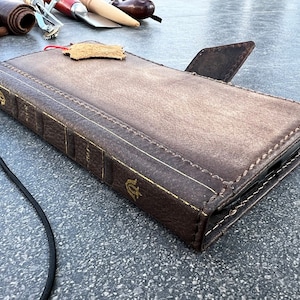Capa de couro genuíno vintage com pedra para Google Pixel 4 4A 5 5A 6 6A 7 8 8a 9 Pro XL, capa para livro bíblico, compartimentos para carteira 4G 5G, carimbo magnético