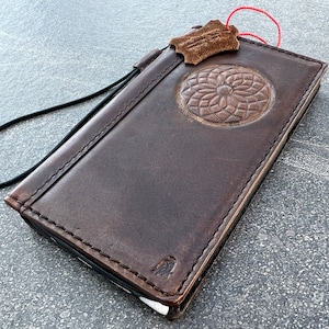 Funda de piel auténtica para iPhone 11, 12, 13, 14, 15, 16 Pro Max, 6, 7, 8 Plus, SE, XS, S, cartera, libro estampado, mandala, flor, artesanía vintage.