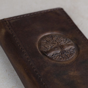 Custodia a portafoglio in pelle vintage fatta a mano per Google Pixel con albero della vita in rilievo e scomparti per carte - adatta per Google Pixel 9 8 7 6 5 4 Pro XL Fold