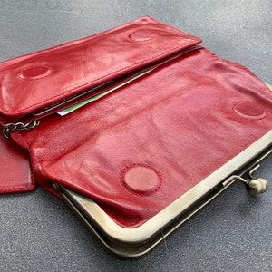 Cartera de mano vintage de piel auténtica natural para mujer, hecha a mano, estilo tarjetero, magnética, suave, color rojo