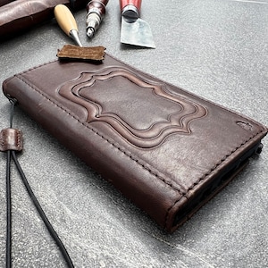 Funda de piel auténtica oscura para iPhone 11, 12, 13, 14, 15 Pro Max, 6, 7, 8 Plus, SE, XS, funda tipo libro con estampado de tarjetas.