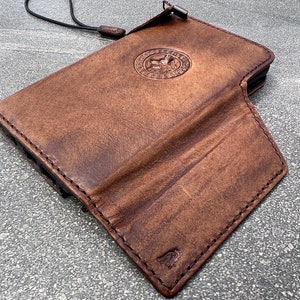 Étui en cuir véritable foncé pour Google Pixel 4 4A 5 5A 6 6A 7 7a 8 8A Pro Couverture de livre 4G 5G Portefeuille fentes pour cartes Design Horse Stamping Magnet