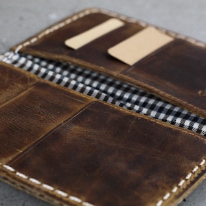Handgemaakte leren ARICHI-portemonnee met kaartsleuven en biljetvak, luxe vintage lichtbruin generfd leer, geruite voering, slank en stijlvol ontwerp