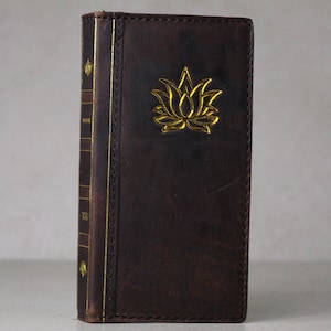 Étui en cuir Motorola style livre - ARICHI Portefeuille en cuir fait main avec livre biblique en relief Lotus pour Razr Plus, Edge 50, G Stylus par ARICHI